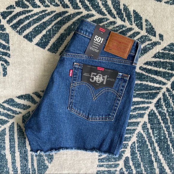 Levi’s 501 Shorts - Picture 1 of 6